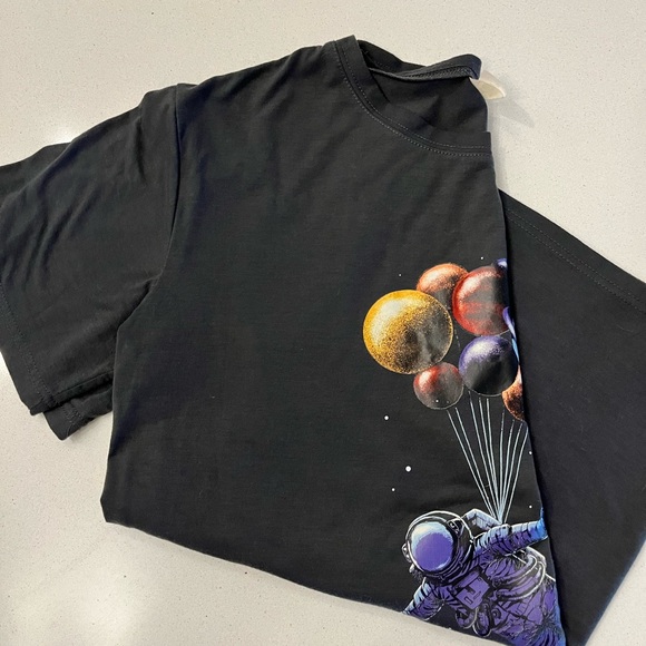 Graphics Tee Astronaut 🧑‍🚀 🎈 - Picture 3 of 3